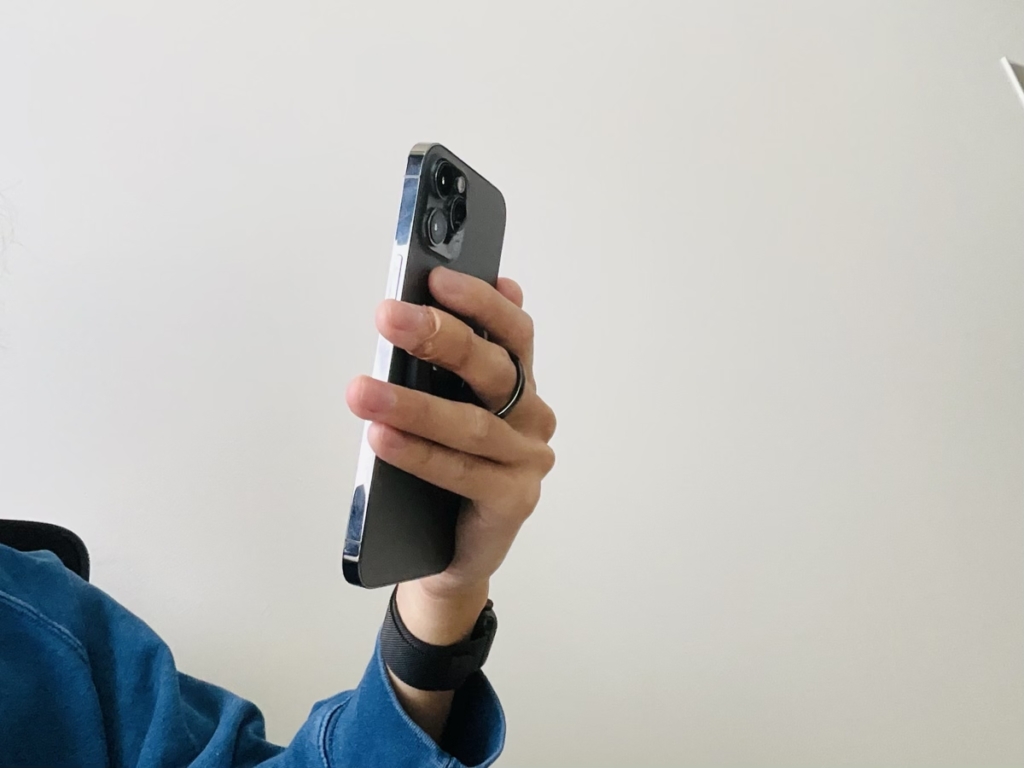 iPhone Anker 610 Magnetic Phone Grip