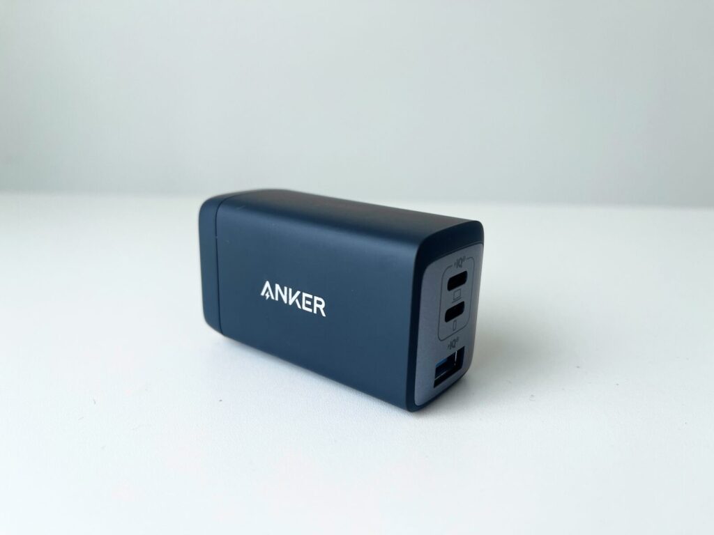 Anker PowerPort Ⅲ 3-Port 65W Pod（充電器）