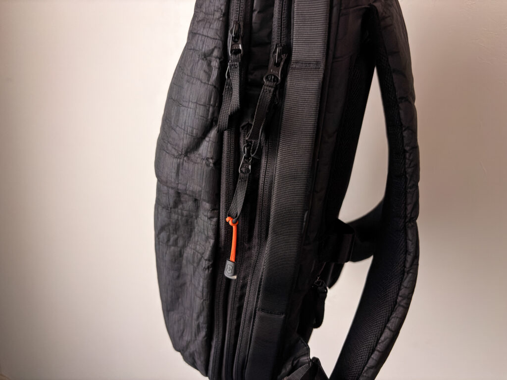 NOMANZ_GEAR DIRACとビクトリノックスのジッパープル